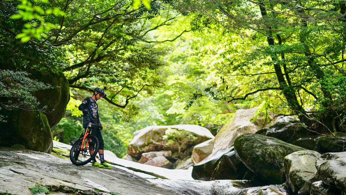 Ehime : Cyclists Eden Island